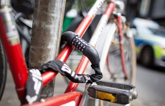 fahrrad aus der abgeschlossenen garage gestohlen
