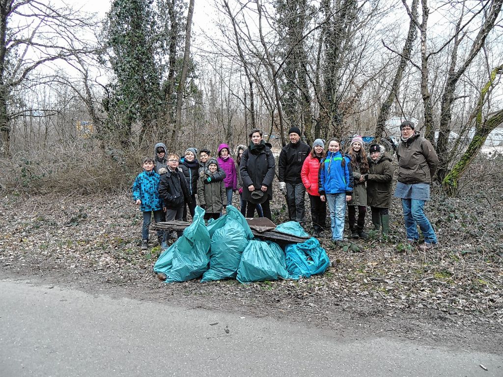 Weil am Rhein: Mehr als zehn Säcke mit Müll gefüllt