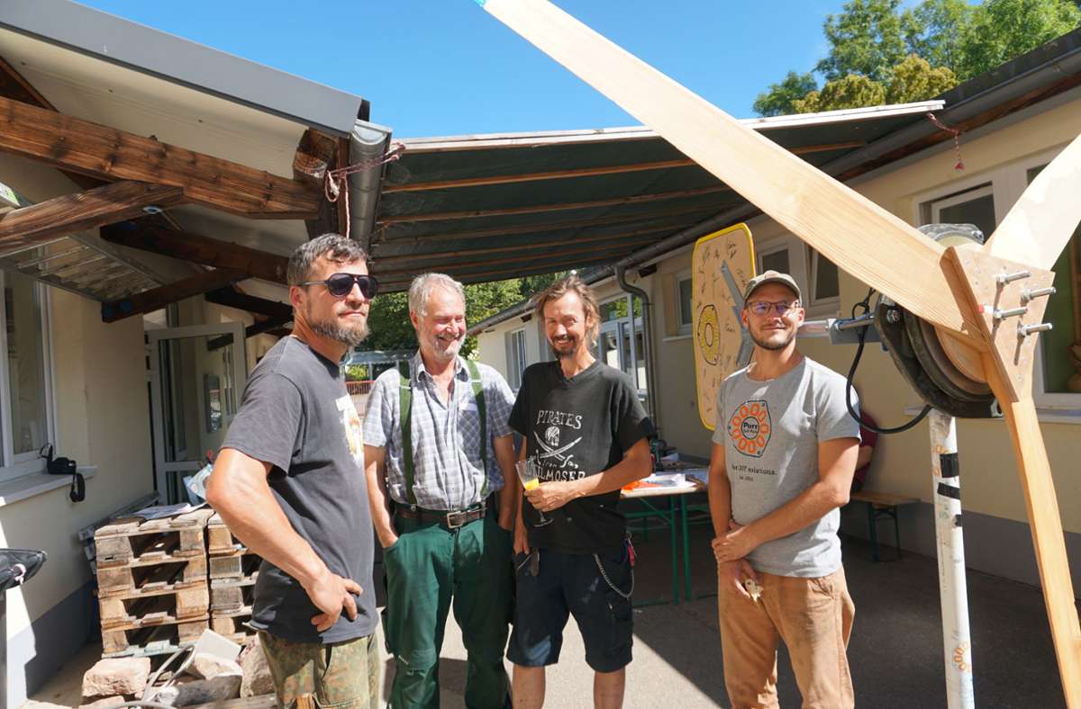 Lörrach: Teilnehmer fertigen ein Windrad Marke Eigenbau