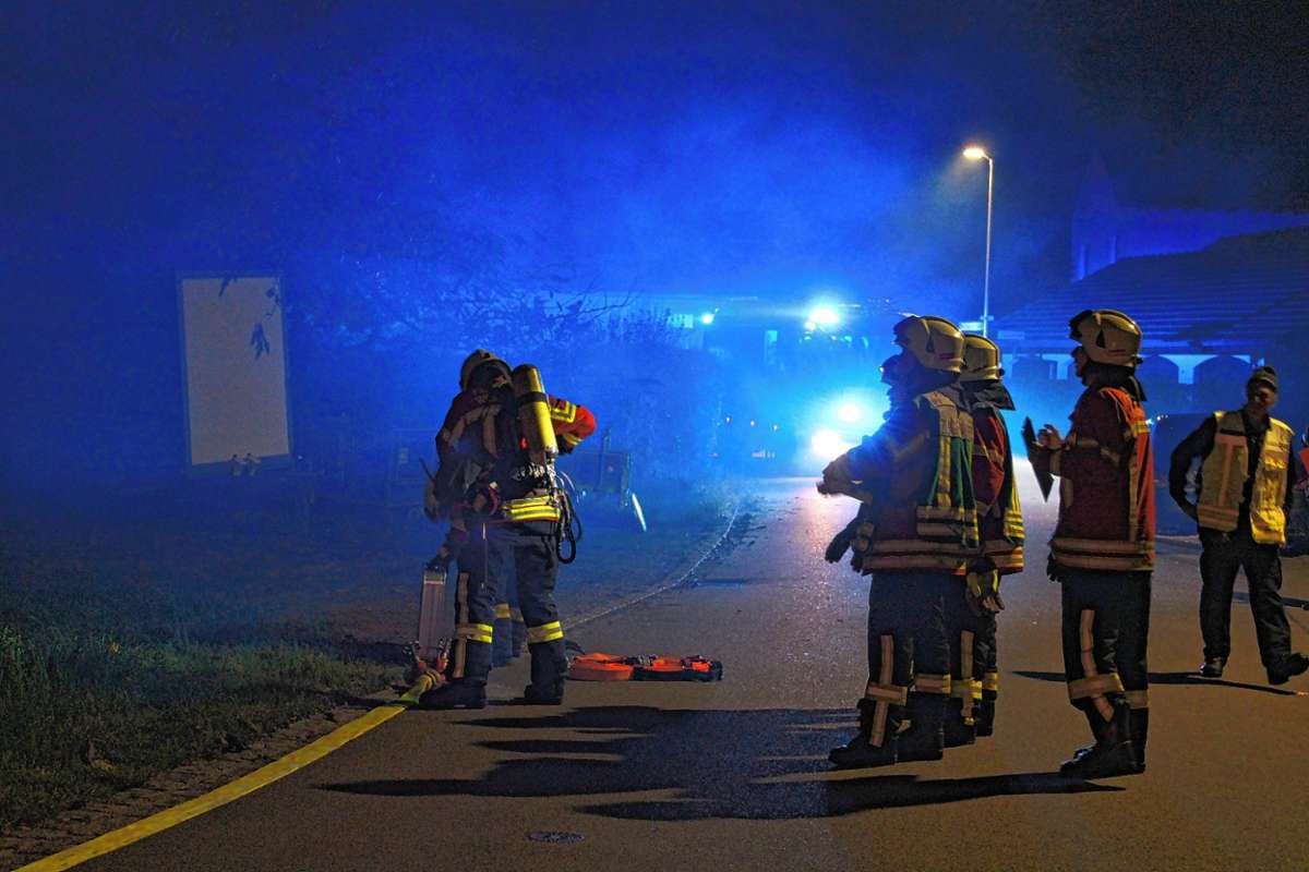 Weil am Rhein: Brandbekämpfung und Menschenrettung: Übung der Freiwilligen Feuerwehr in Märkt