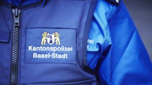 Basel: LKW rast in Tramleitung