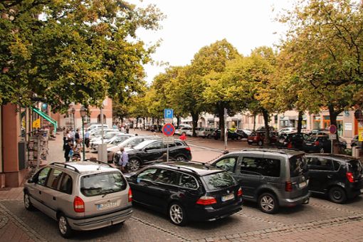 Ein autofreier Marktplatz schwebt Bürgermeisterkandidat Thomas Gsell vor - belebt werden soll der freie Platz dann durch Menschen, Geschäfte, Gaststätten und Wohnungen. Foto: Markgräfler Tagblatt