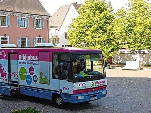 Der Bibliobus kommt einmal im Monat nach Neuenburg. Foto: zVg/Stadt Neuenburg