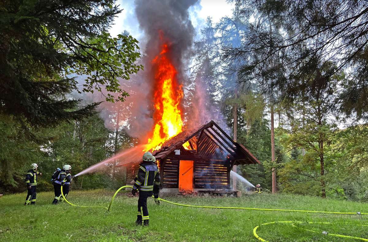 Kandern: Hütte brennt ab