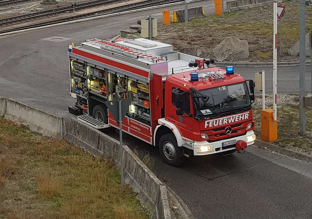 Weil am Rhein: Größerer Feuerwehreinsatz: Schmorbrand im Keller eines Mehrfamilienhauses