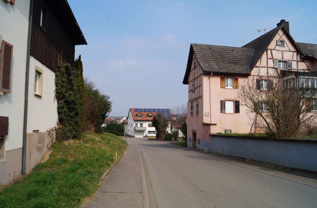 Der künftige Standort der beiden Bushaltestellen rechts und links der Dorfstraße Foto: Silke Hartenstein
