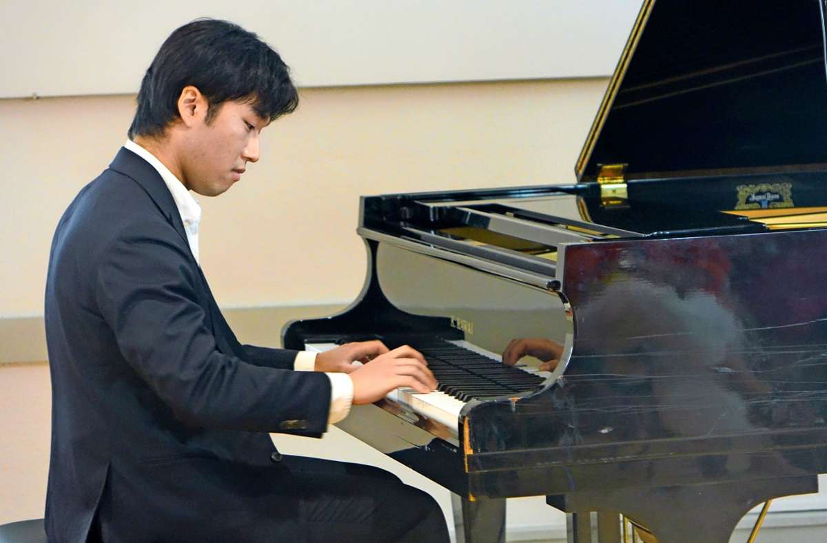 Binzen: Ausnahmetalent glänzt am Klavier
