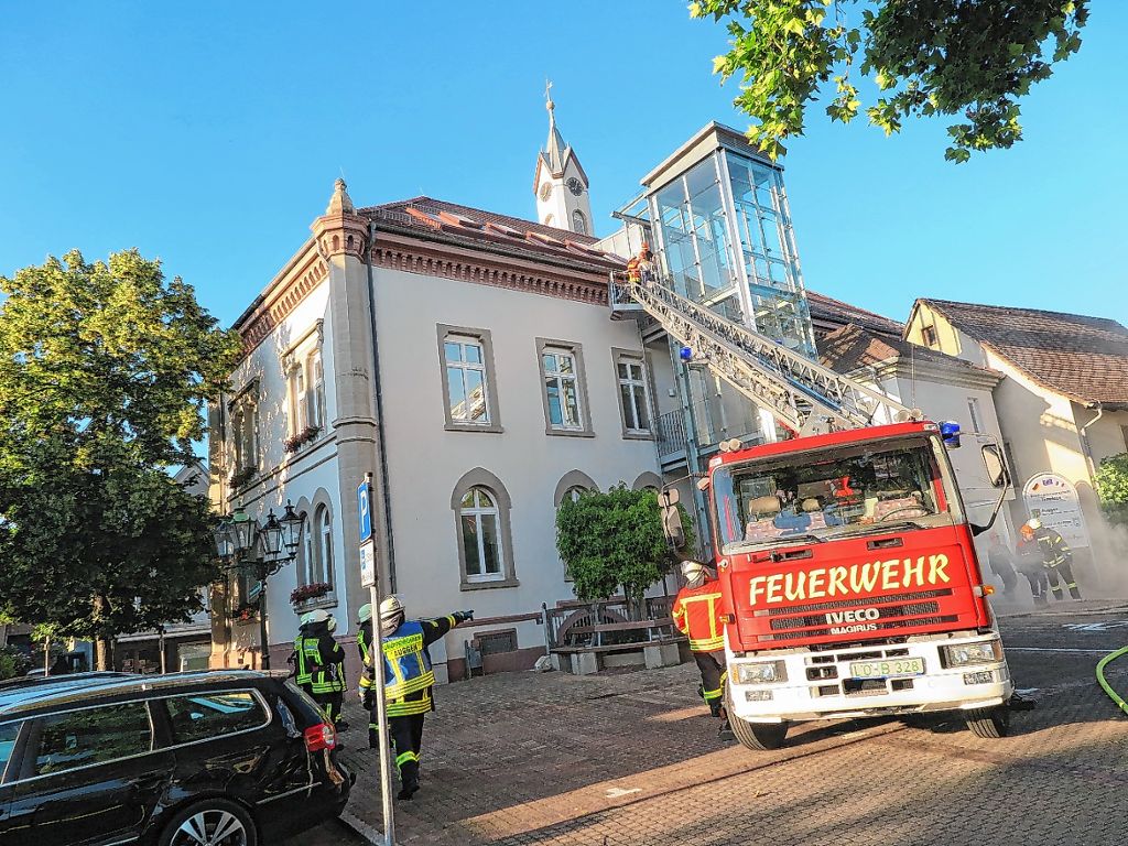 Auggen: Bürgermeister aus Rathaus „gerettet“