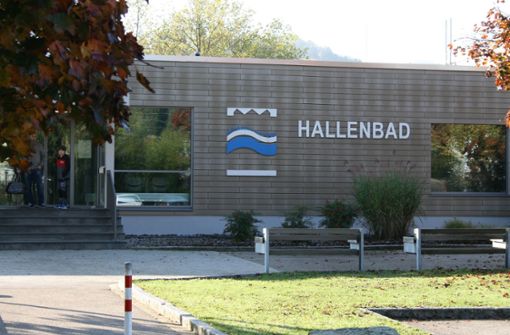 Das Hallenbad ist eine der infrastrukturellen Einrichtungen, die in der Zeit von Ernst Schwald als Bürgermeister Maulburgs entstanden. Foto: Ralph Lacher