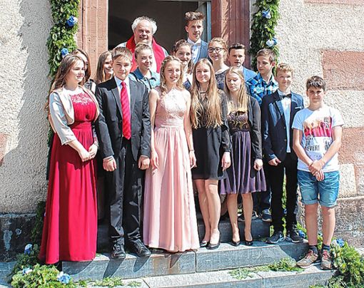 Die Jungen und Mädchen, die in der evangelischen Kirche in Wies konfirmiert wurden. Foto: Markgräfler Tagblatt
