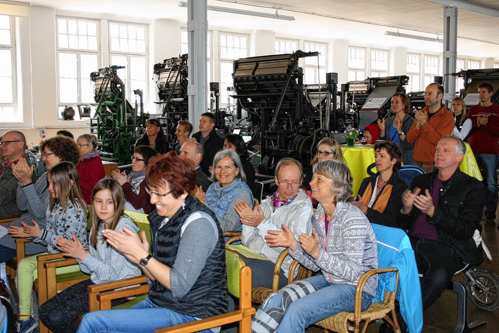 Begeisterte Konzertbesucher   am Eröffnungstag des Technikmuseums in Schopfheim.  Foto: Ralph Lacher Foto: Markgräfler Tagblatt
