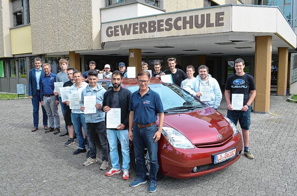 Kreis Lörrach: Neue „Schrauber“ für Hybridfahrzeuge