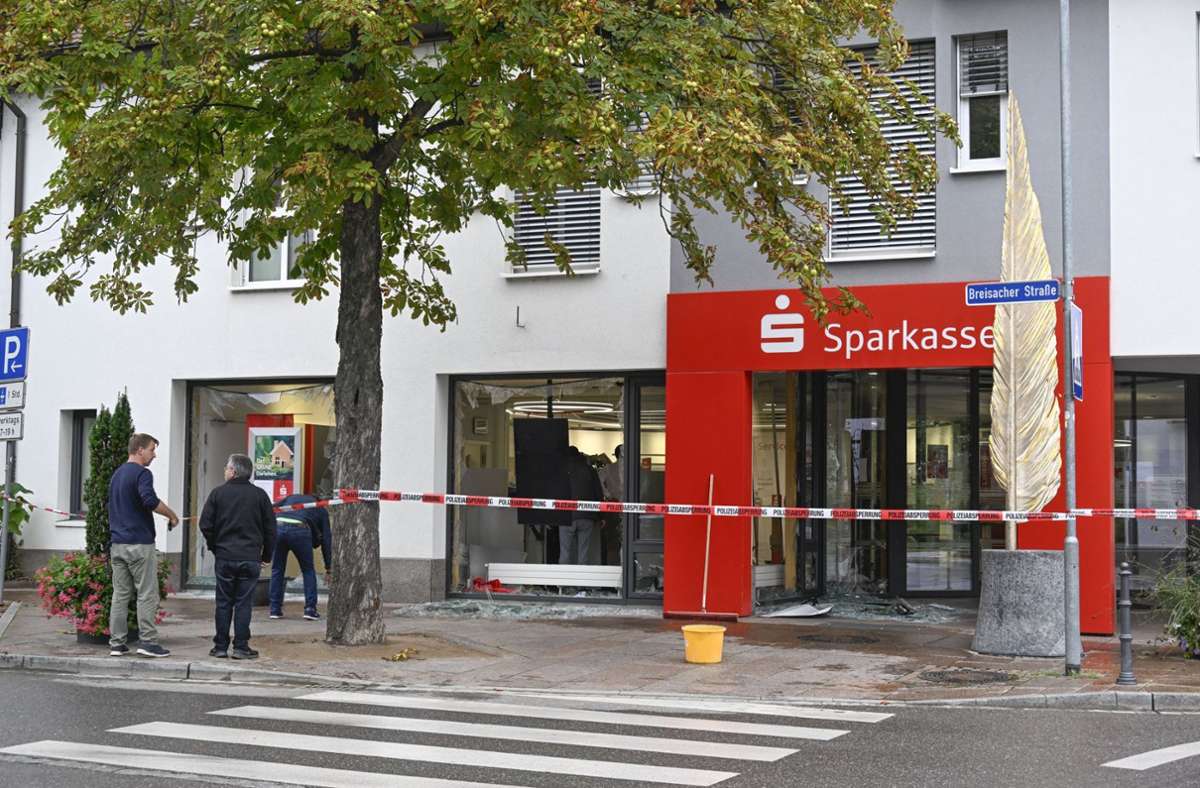 Neuenburg am Rhein: Geldautomat gesprengt: Täter auf der Flucht