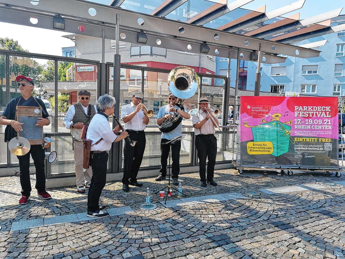Weil am Rhein: Zwei Marching Bands stimmen musikalisch auf das anstehende Parkdeck-Festival ein