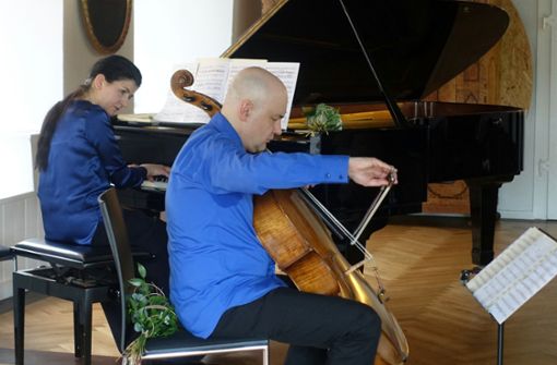 Sammelten Spenden für die Ukraine-Hilfe: der Cellist Denis Severin und die Pianistin Tatiana Korsunskaya beim Benefizkonzert in Schloss Beuggen. Foto: Jürgen Scharf