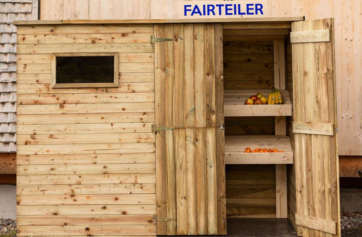 Lörrach: Die „foodsharing“-Initiative eröffnet einen „Fairteiler“-Schrank