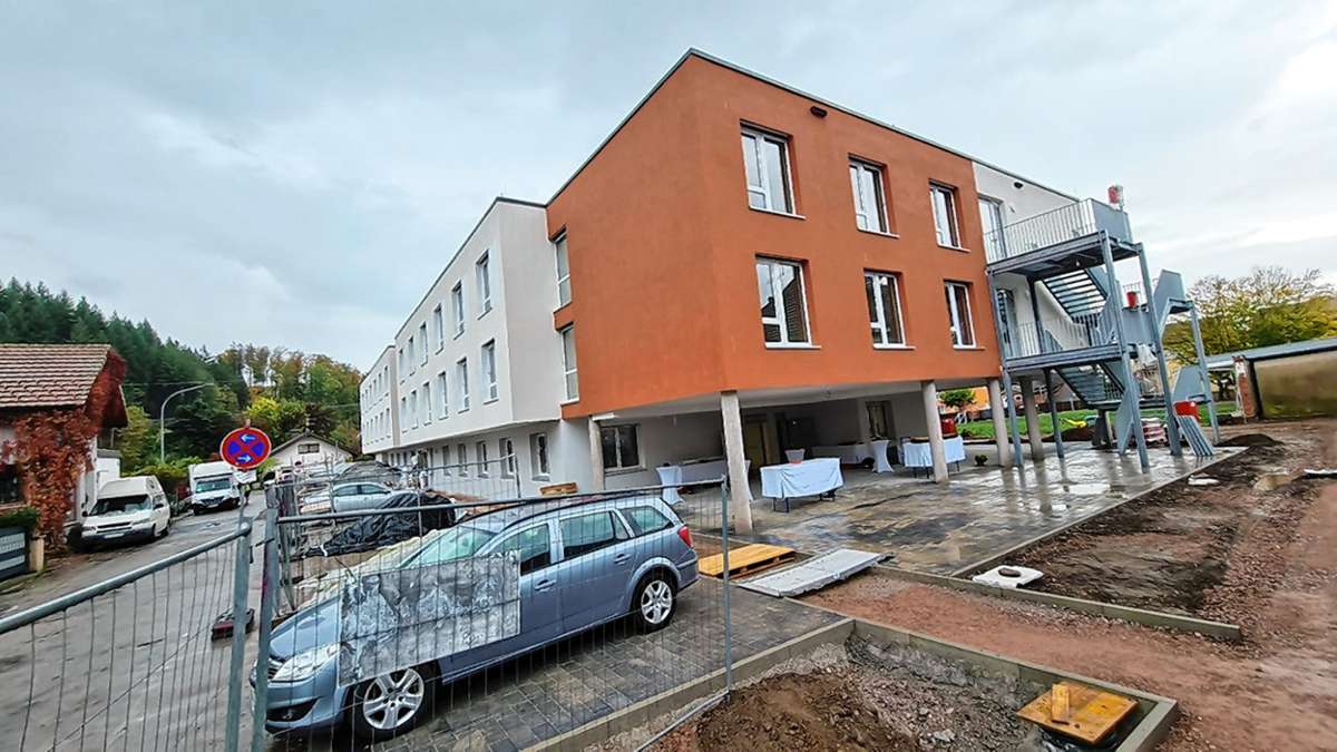 Das neue Pflegeheim des Landkreises „Haus an der Wiese“ in Hausen ist gestern offiziell eingeweiht worden.
