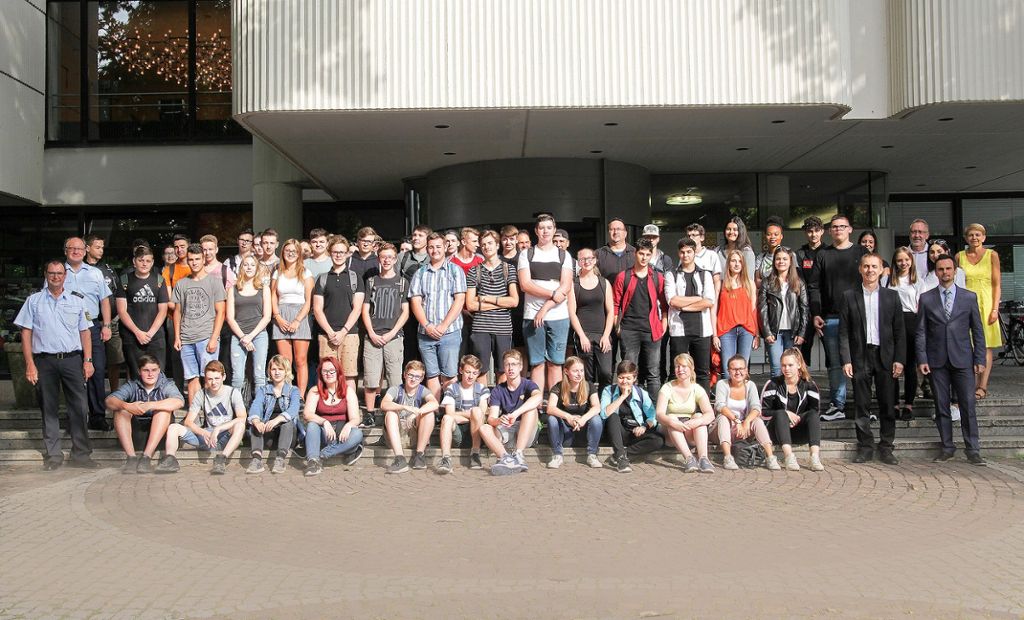 57   Jugendliche haben an der Zertifikatsübergabe im Rathaus  teilgenommen.  Foto: zVg Foto: Die Oberbadische