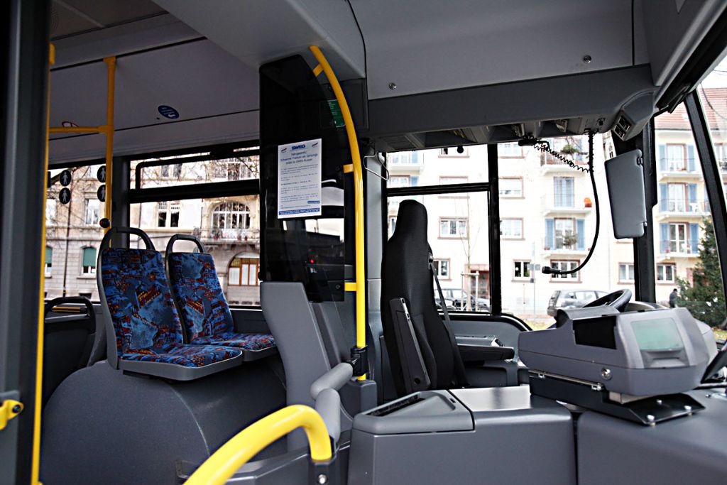 Lörrach: Bus muss stark bremsen, Fahrgast verletzt