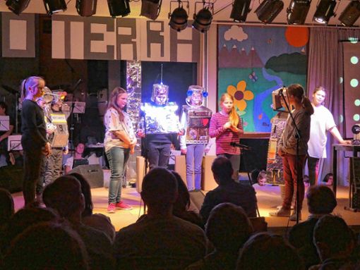 Roboter und Menschen: eine spannende Kombination beim Gymnasium-Musical.  Foto: zVg Foto: Markgräfler Tagblatt