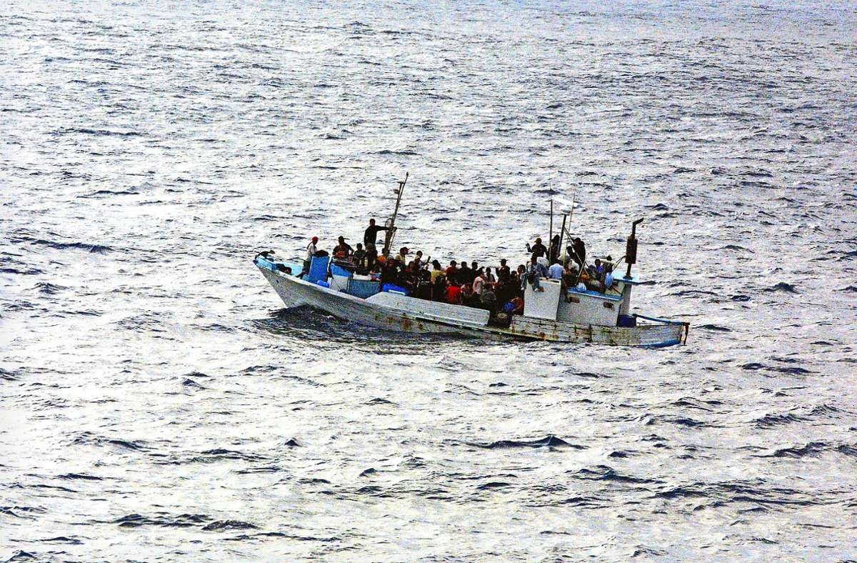 Noch immer treten viele Flüchtlinge die ungewisse Reise über das Mittelmeer an. Hinzu kommen seit einem Jahr die Kriegsflüchtlinge aus der Ukraine. Foto: pixabay