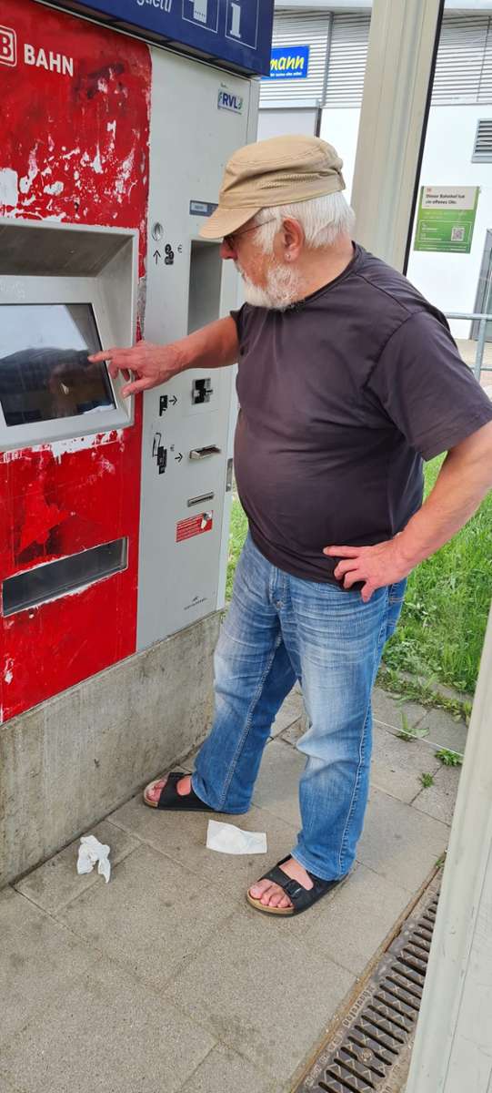 Karl Argast vom Fahrgastverband Pro Schiene Dreiland weiß um die Probleme, die beim Lösen einer Fahrkarte auftreten können. Foto: zVg