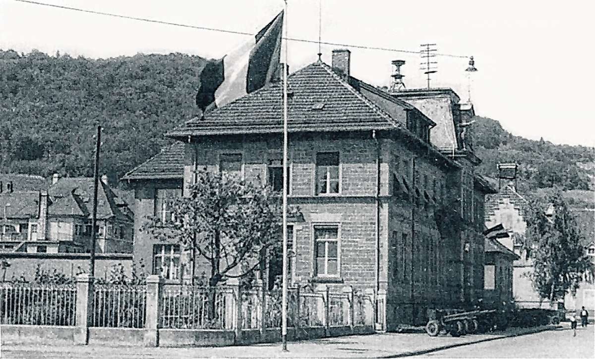 Die französische Flagge wehte vor dem mit Kanonen gesicherten Grenzacher Schulhaus.