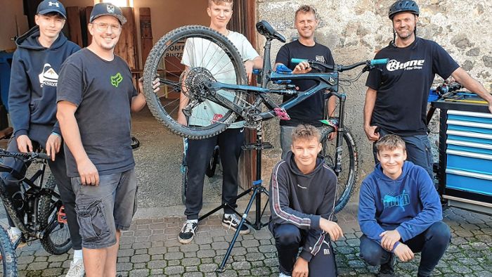 Binzen: Jugend repariert Fahrräder