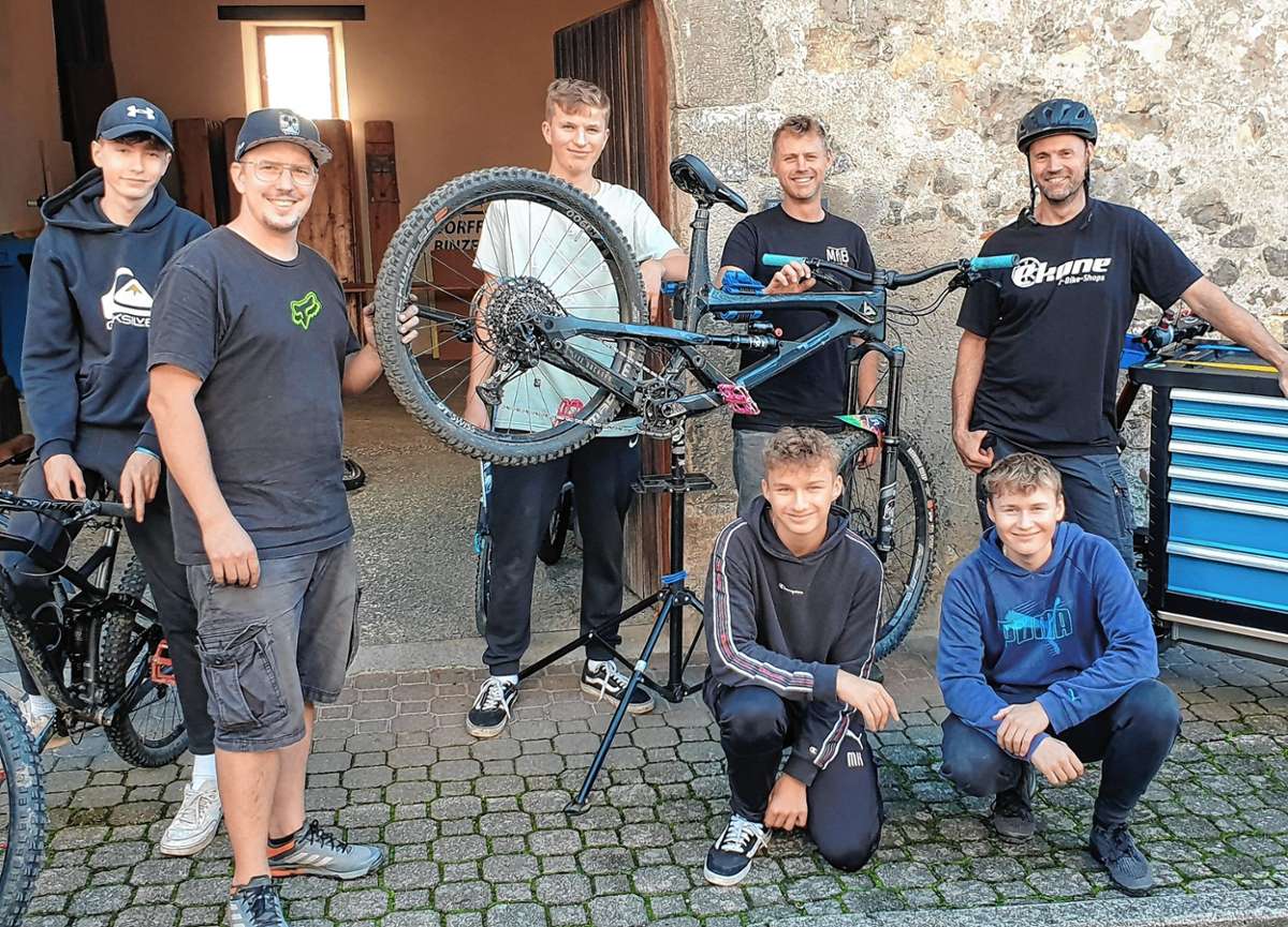 Binzen: Jugend repariert Fahrräder