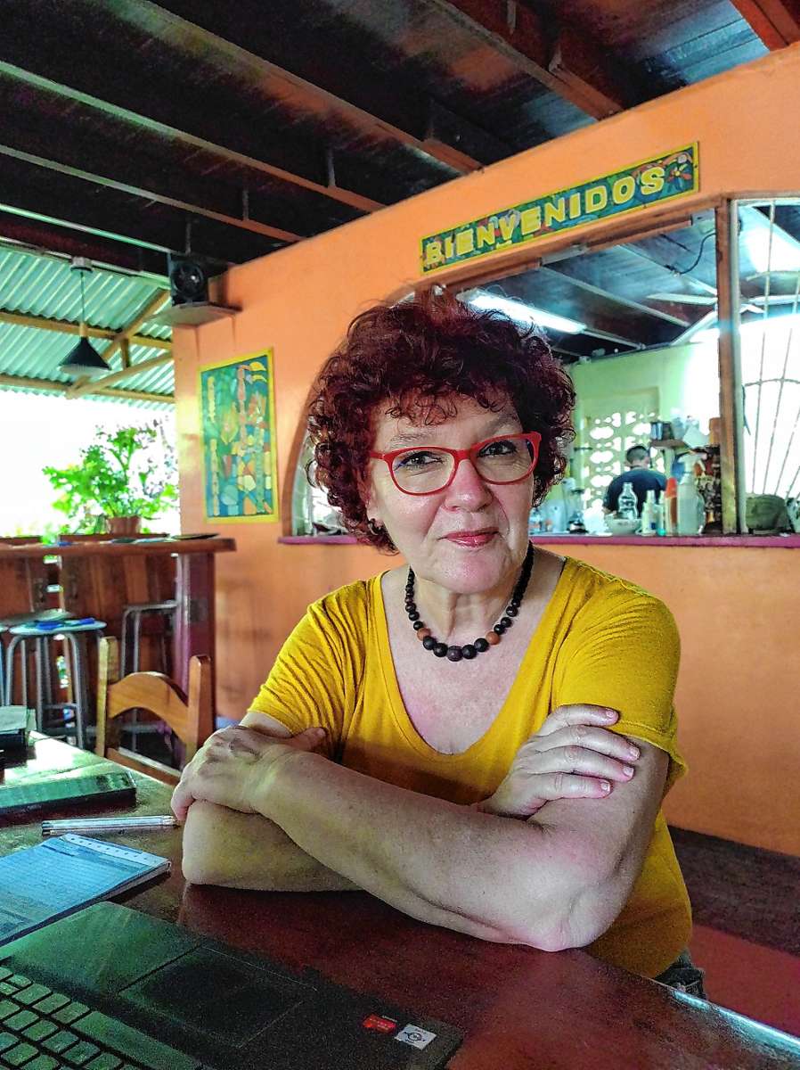 Andrea Brombacher in ihrem zusammen mit Sohn Samuel geführten Restaurant „Bananas“ in Cahuita/Costa Rica Foto: zVg