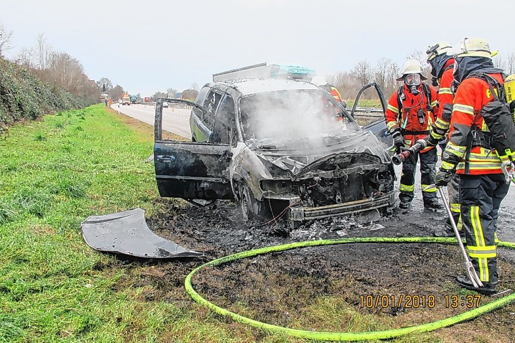 Bad Bellingen: Auto auf der A 5 brennt vollständig aus