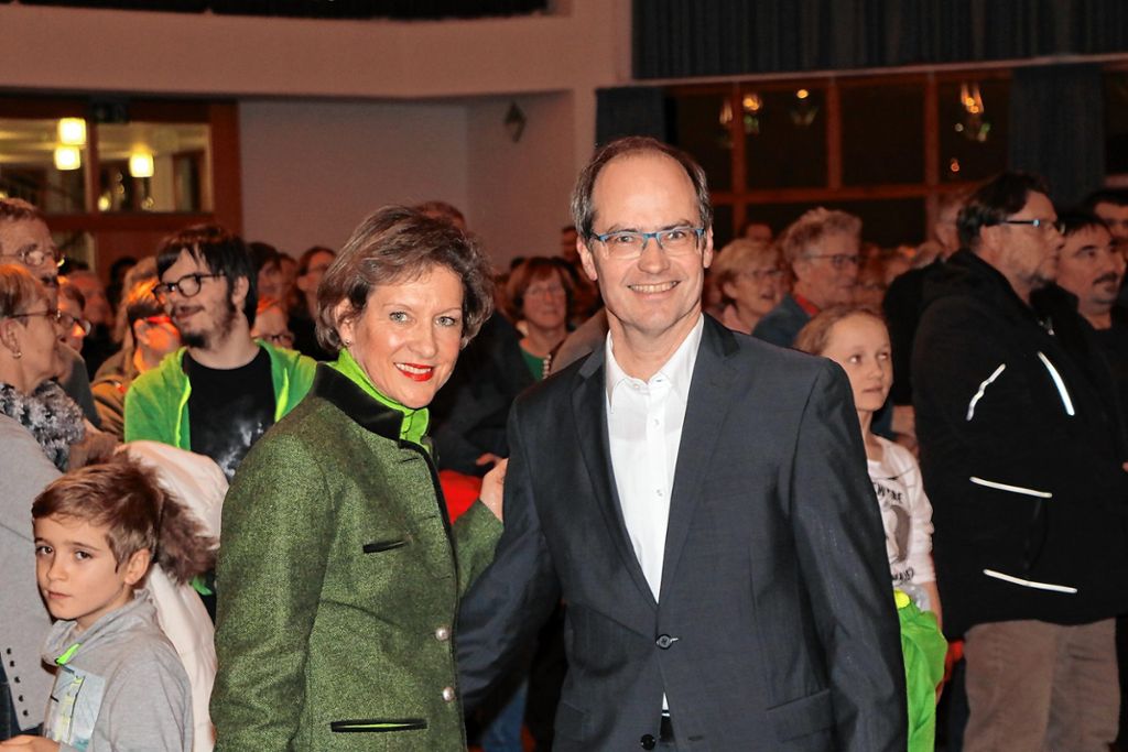 Landrätin Marion Dammann gratulierte dem Wahlsieger Christian Renkert.    Foto: Ingmar Lorenz