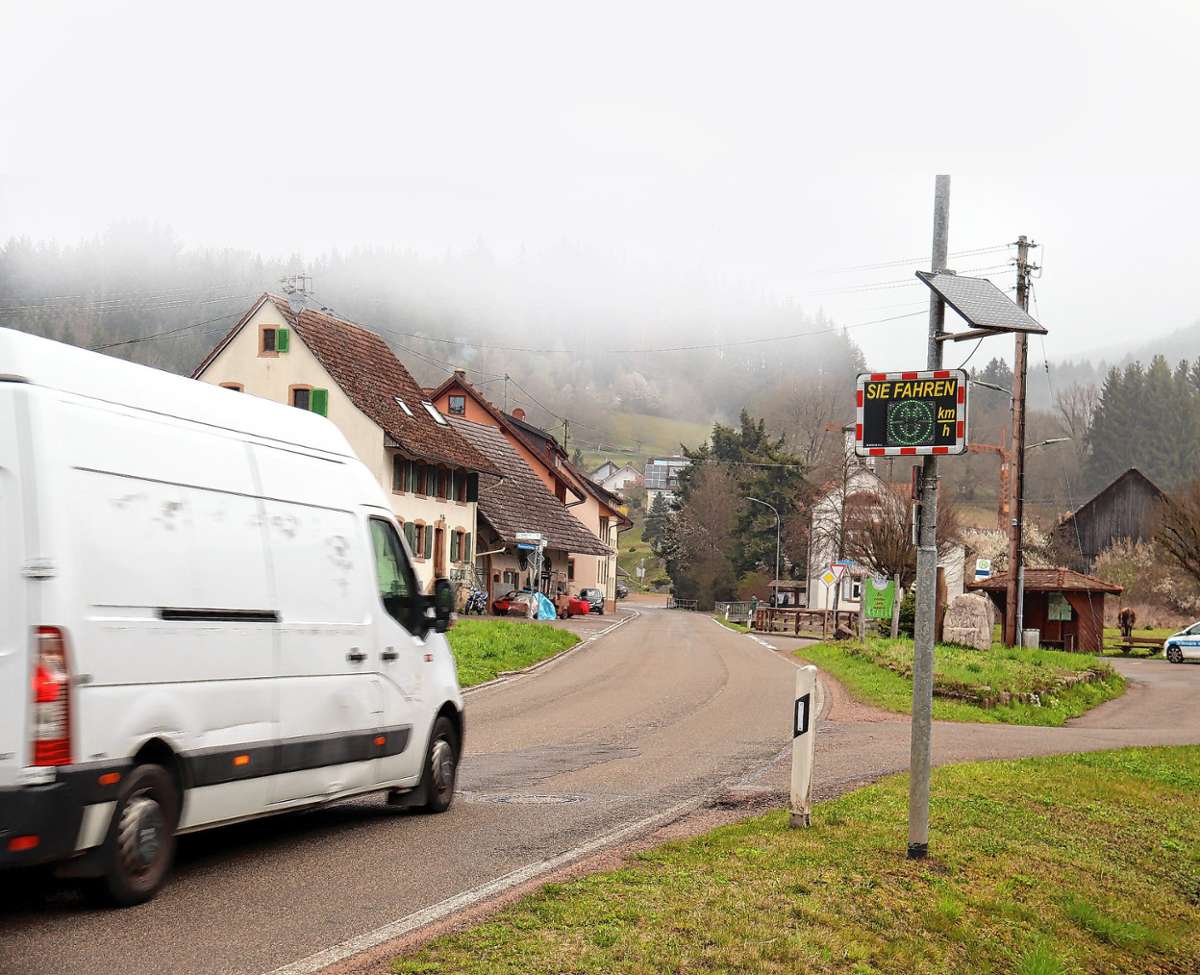 Tempo 30 gilt künftig in der gesamten Ortsduchfahrt von Enkenstein. Das gilt auch für die Einfahrt vom Maiberg her.