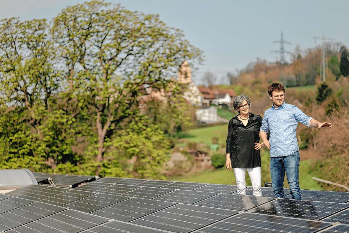 Die Umwelt liegt Heike Senn und ihrem Sohn Dominik am Herzen. Beim Fachhandwerksbetrieb Haas + Mandau spielt daher neben Heizung, Sanitär und Klimatechnik auch das Thema Photovoltaik eine wichtige Rolle.