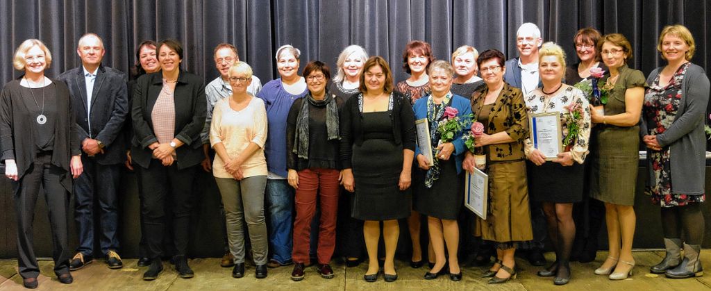 Seit 25 Jahren sind die zehn Jubilare im St. Josefshaus tätig. Im Rahmen der Jubilarfeier wurden sie jetzt geehrt. Foto: zVg Foto: Die Oberbadische