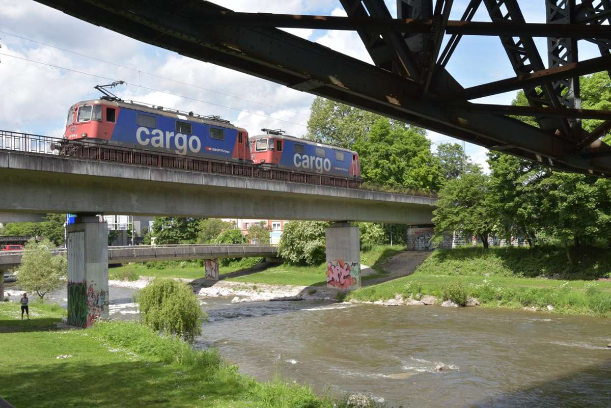 Basel: Neue Eisenbahnbrücke über die Wiese