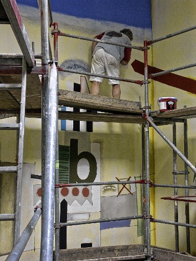 Über 300 Quadtratmeter erstrecken sich die Wandmalereien von Bruno Haas im Treppenhaus der Firma Würth Elektronik in Schopfheim.   
Fotos: Thomas Massing Foto: Markgräfler Tagblatt