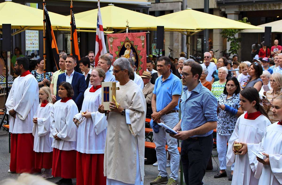 Lörrach: Katholiken feiern Fronleichnam auf dem Alten Marktplatz