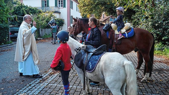 Schliengen: Tierischer Segen auch für Pferd des Bürgermeisters