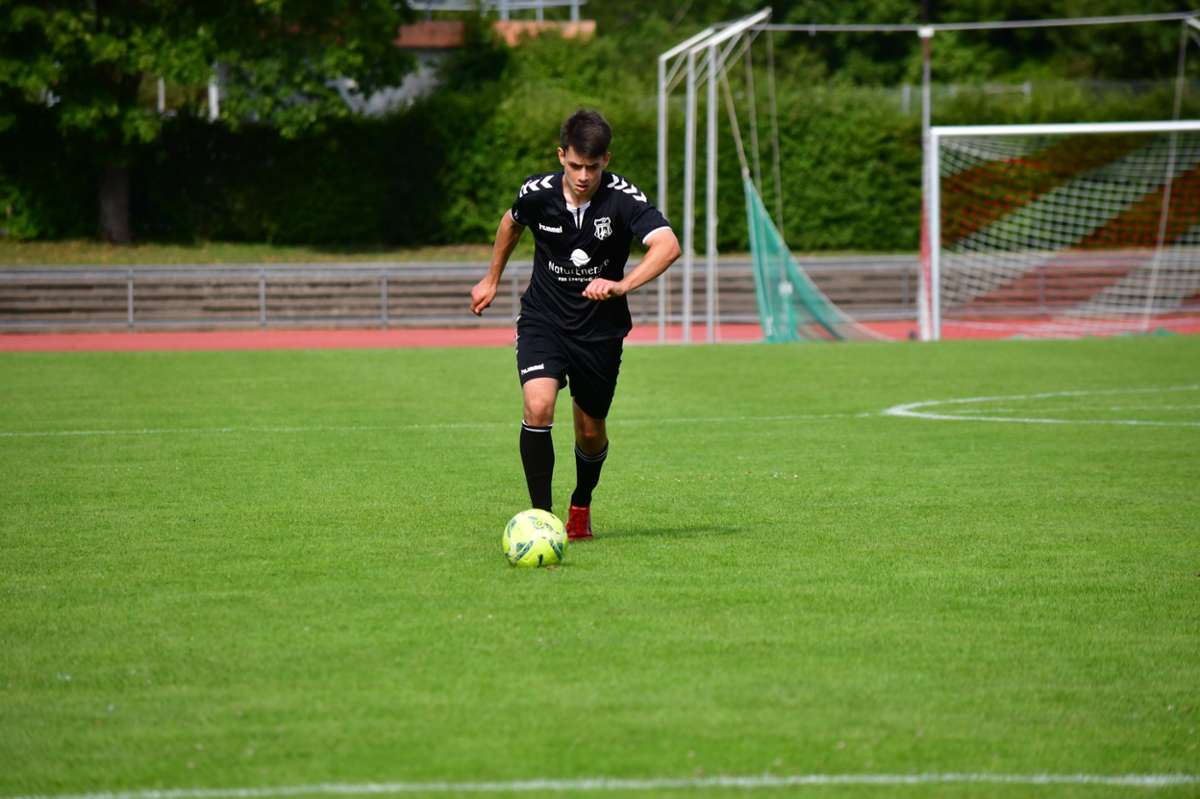 Julian Rümmele erzielt den einzigen Treffer der Partie.            Foto: Uli Nodler