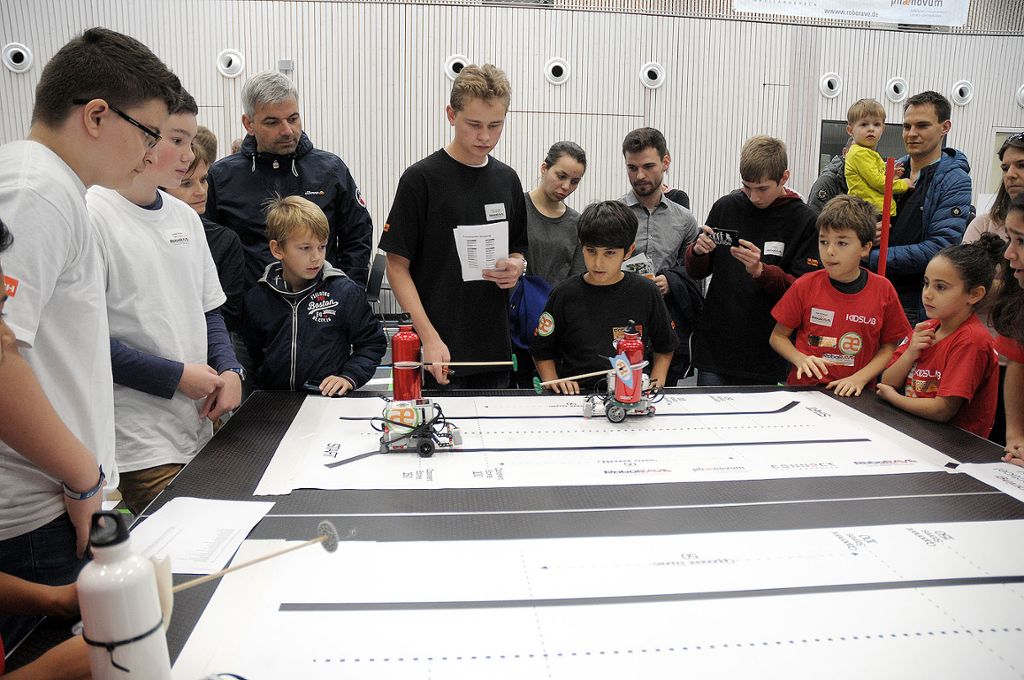 Der „RoboRave“-Wettbewerb lockte Mannschaften aus China und Polen nach Lörrach. Foto: Regine Ounas-Kräusel