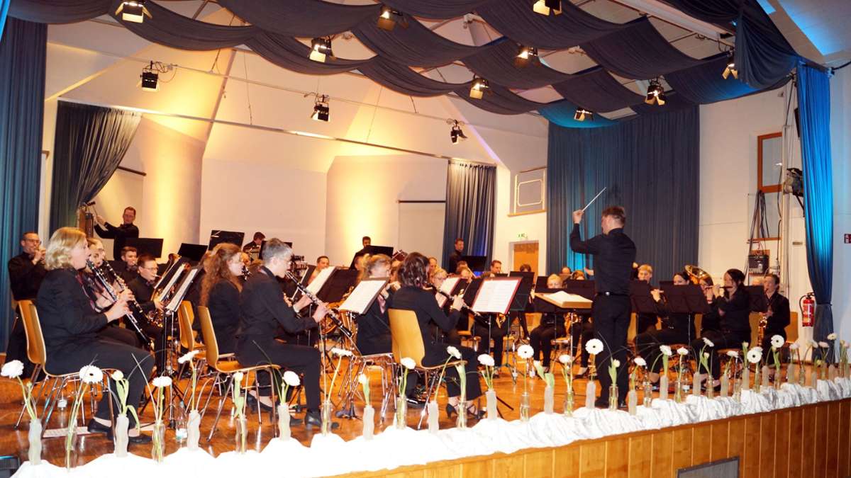 Schliengen: Blasorchester spielt  House-Musik