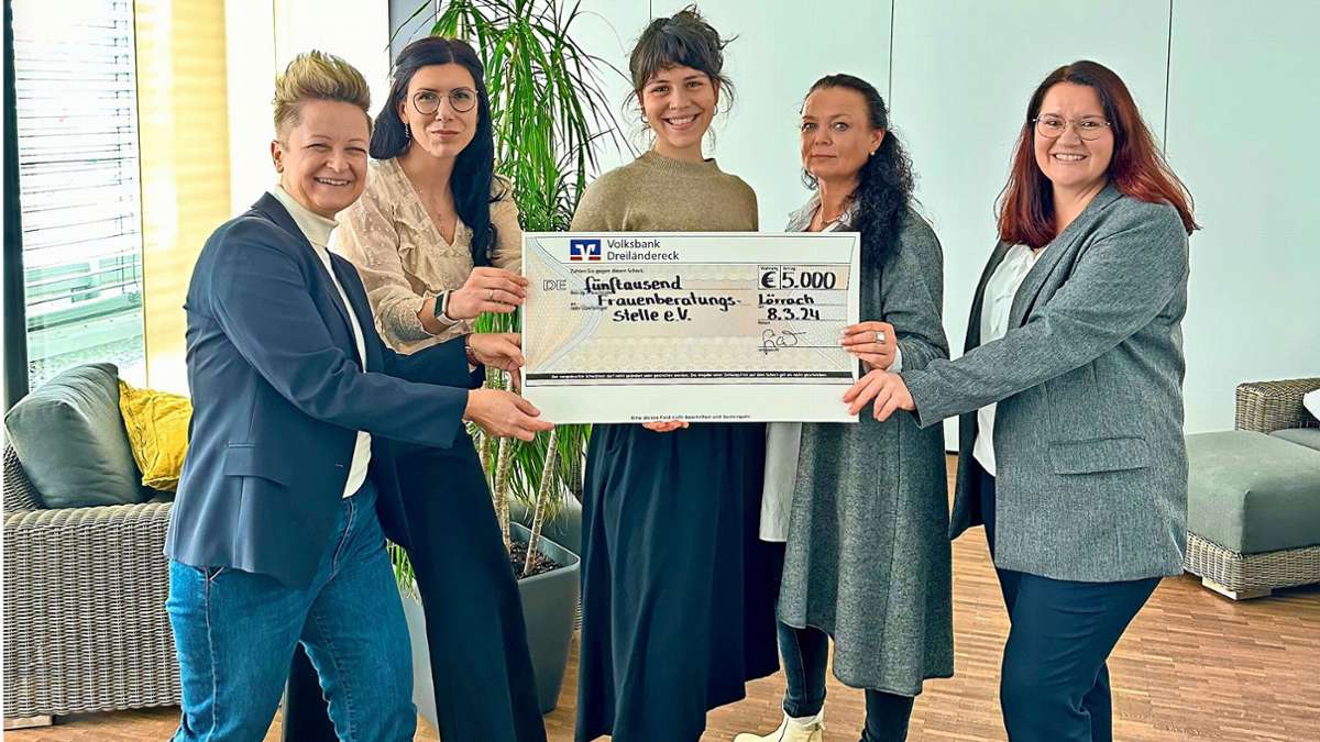 Lörrach: Volksbank  spendet 5000 Euro für  Frauenberatungsstelle