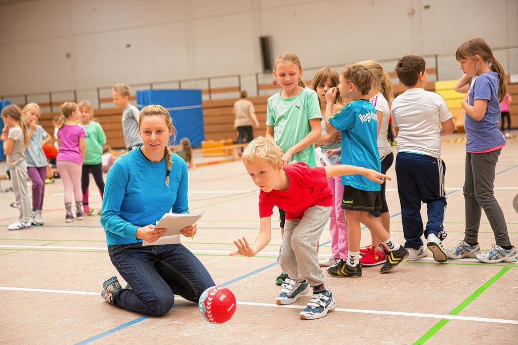 Im Rahmen der Aktion „Lauf dich frei! Ich spiel dich an!“ hatten die Regio-Hummeln   Grundschüler zum Handballtag eingeladen  Foto: zVg Foto: Die Oberbadische