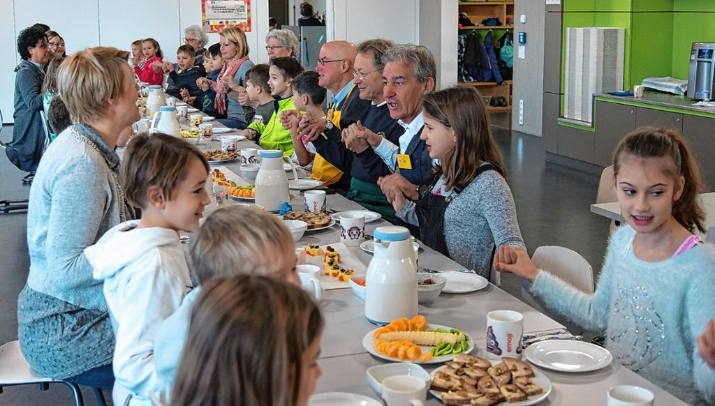 Besuch zum Frühstück: die Vorsitzenden der Lions Clubs aus Lörrach, Weil am Rhein und Schliengen fanden sich in der Mensa ein.   Foto: zVg Foto: Die Oberbadische