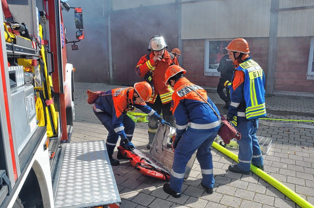 Bad Bellingen: 70 junge Feuerwehrleute üben für den Ernstfall