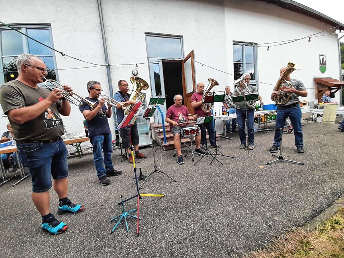 Malsburg-Marzell: Brunnenfest in Malsburg Marzell ist ein voller Erfolg: Publikum singt mit