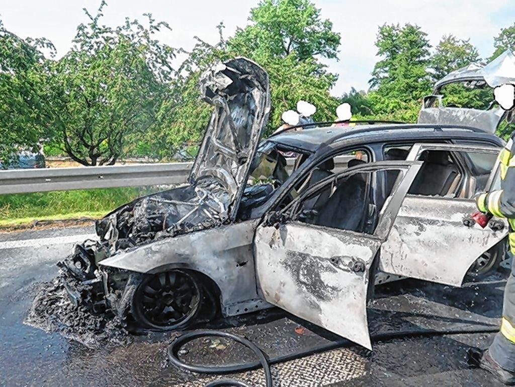 Eimeldingen: Fahrzeugbrand auf der A 98