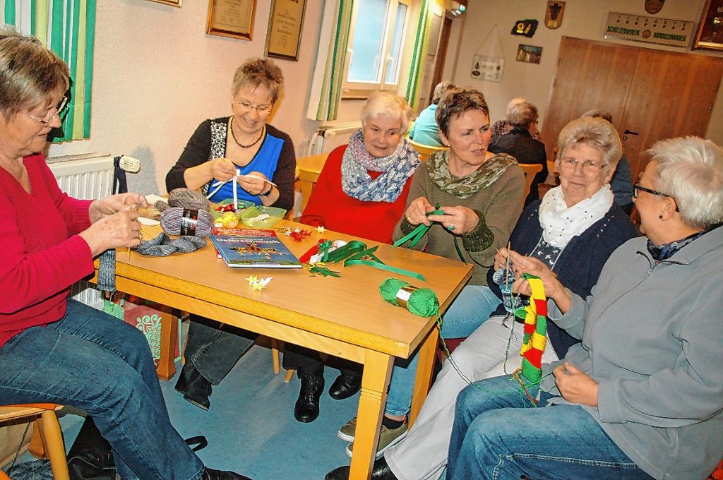 Rheinfelden: Bis zu 16 Damen stricken das ganze Jahr über