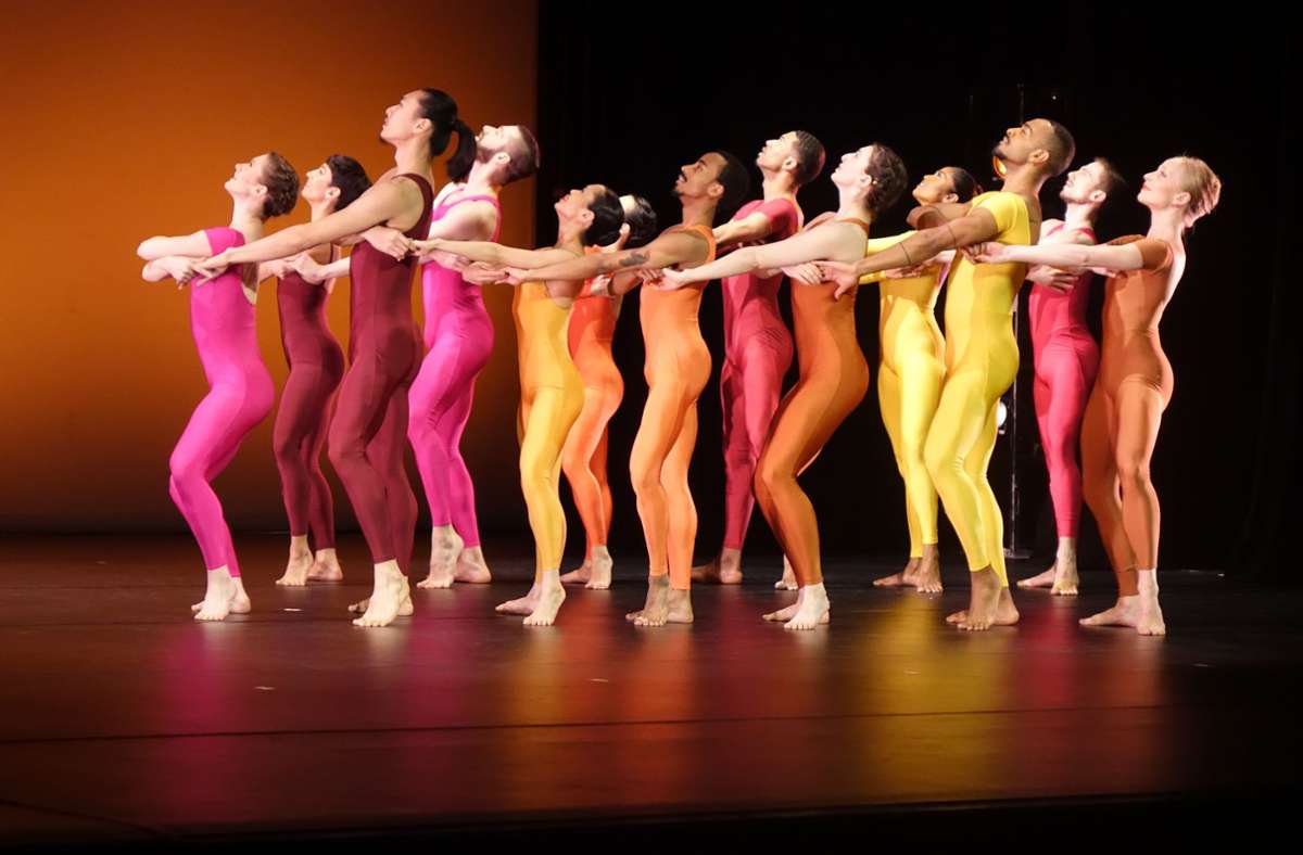 Mit „A Choreographic Offering“ eröffnete die Limón Dance Company ihren grandiosen Tanzabend im Burghof. Foto: /Jürgen Scharf